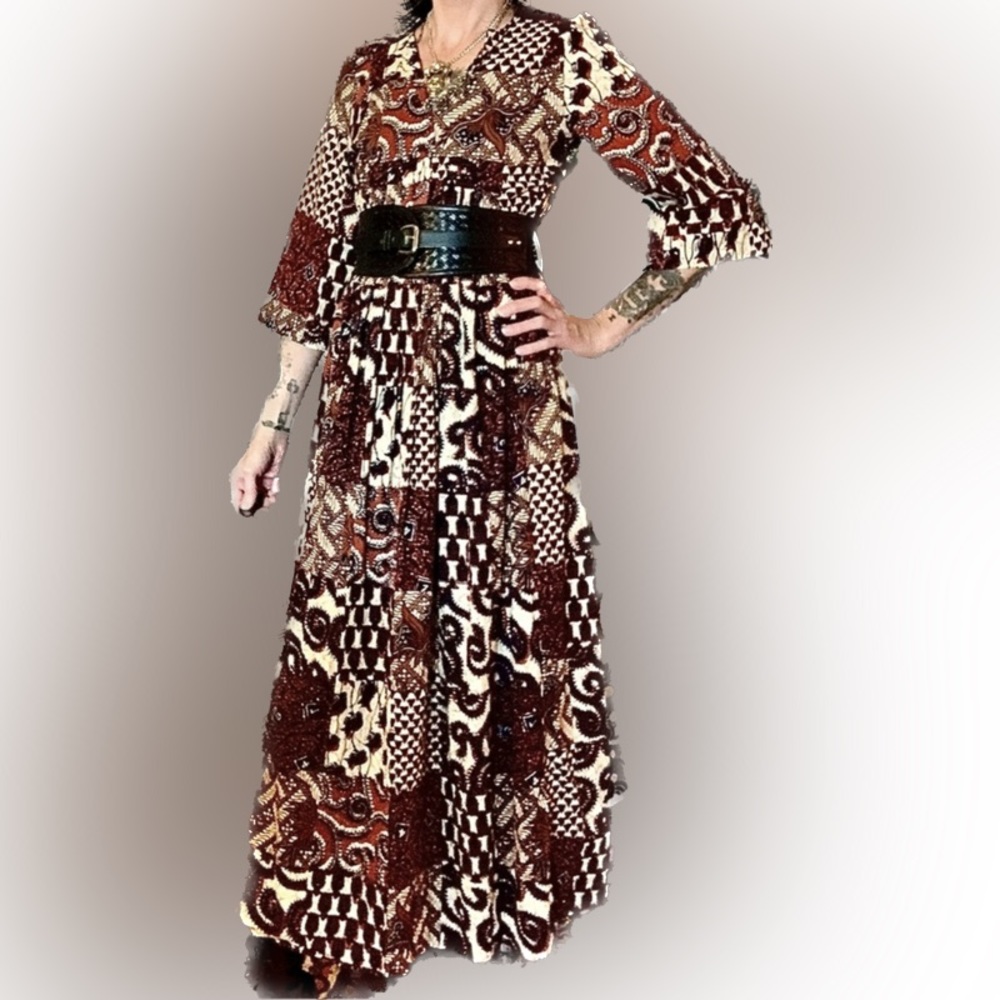 Vintage 60s patterned “house” dress with pocket.